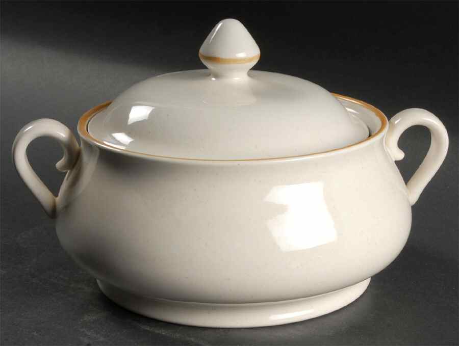 Strawberries N Cream (Coupe Quarter Inch Rim) 2 Qt Round Covered Casserole by Japan-1