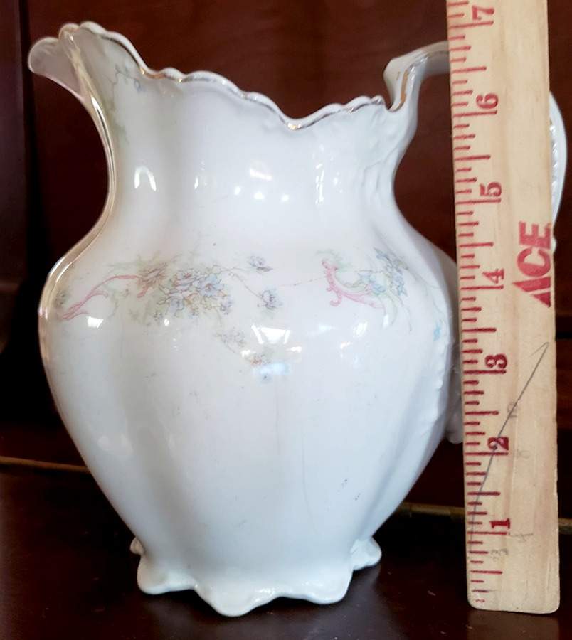 JB428 32 Oz Pitcher by Johnson Brothers-1
