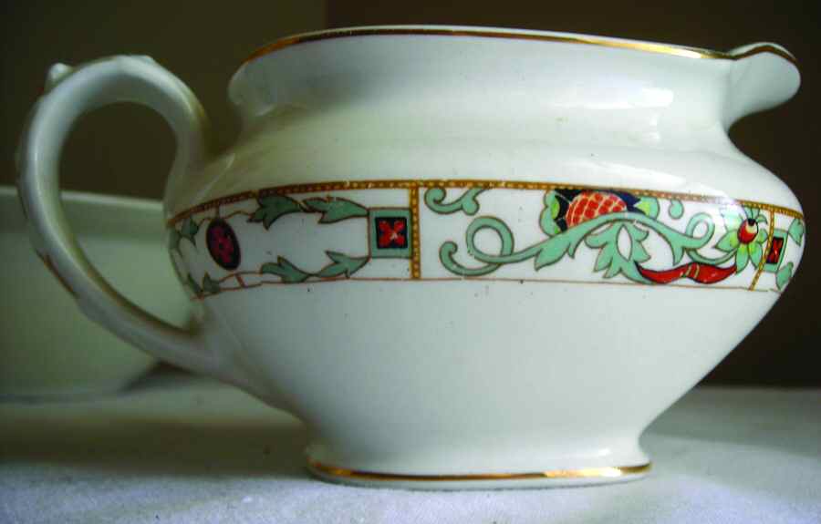 JB429 Creamer by Johnson Brothers-1