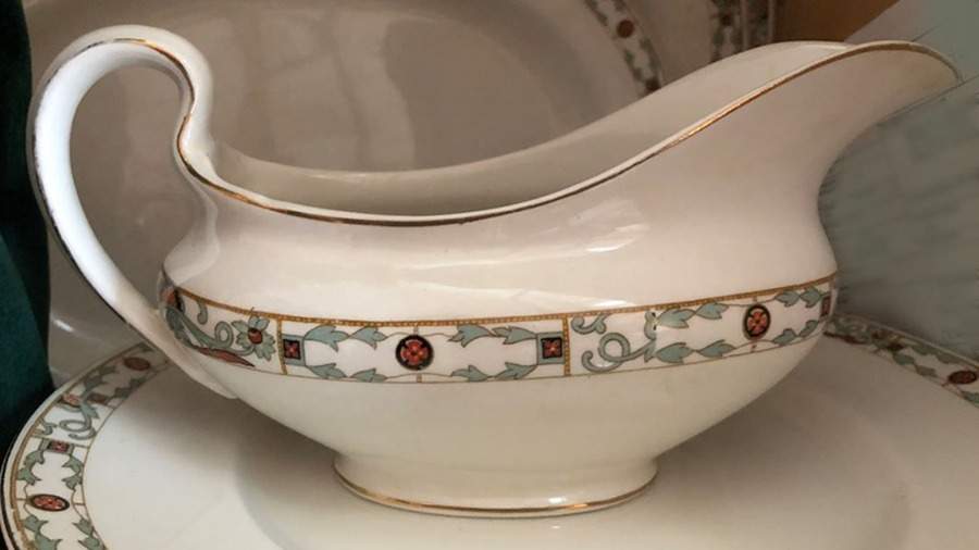 JB429 Gravy Boat by Johnson Brothers-1