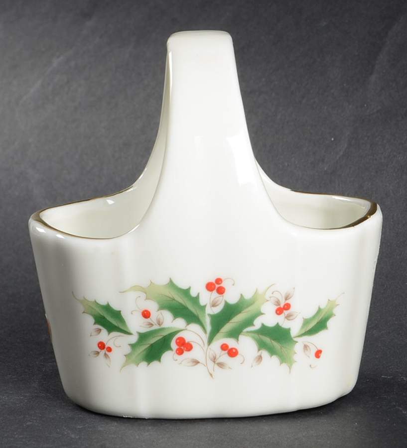 Holly Yuletide Mini Basket by Japan-1