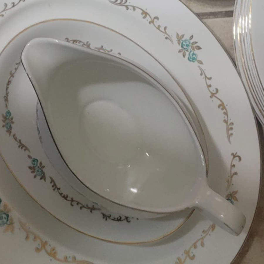 JB504 (Smooth) Gravy Boat with Attached Underplate by Johnson Brothers-1