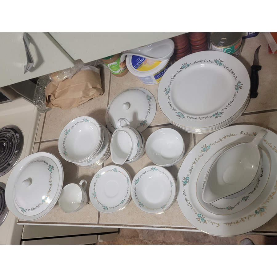 JB504 (Smooth) Dinner Plate by Johnson Brothers-1