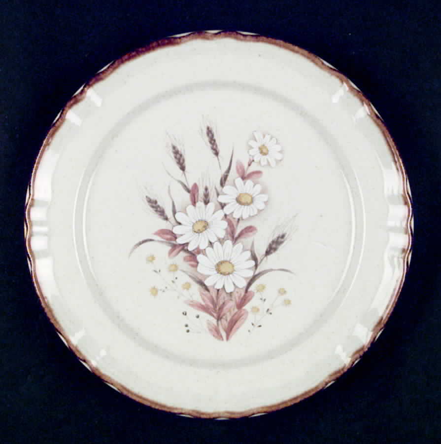Daisy Salad Plate by Japan-1