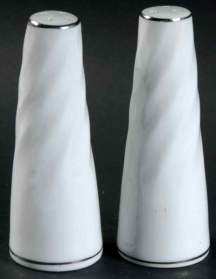 Duchess Salt & Pepper Set by Japan-1