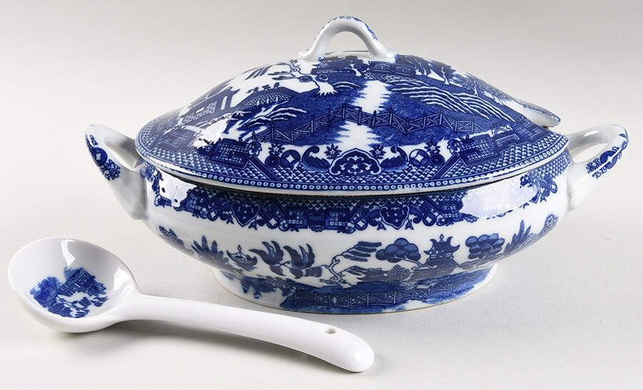 Blue Willow (Made In Japan) Sauce Boat & Lid with Ladle by Japan-1