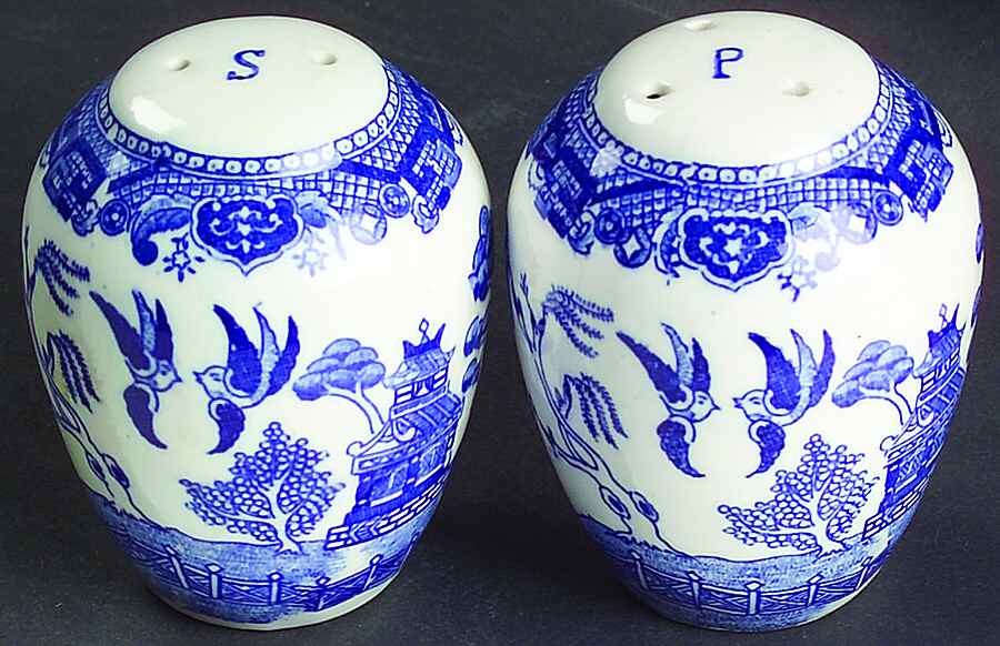 Blue Willow (Made In Japan) Salt & Pepper Set by Japan-1