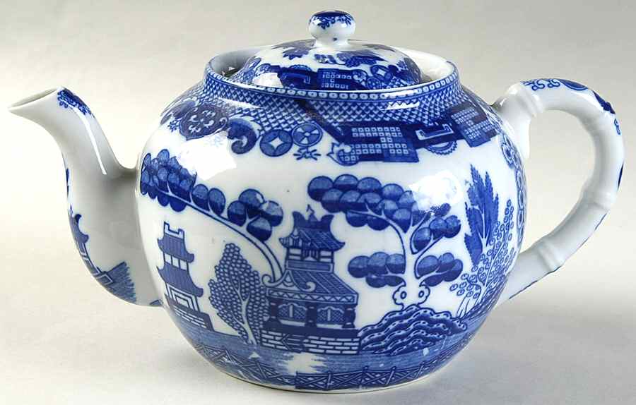 Blue Willow (Made In Japan) Teapot & Lid by Japan-1