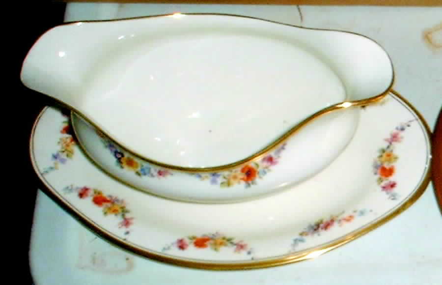 JB566 Gravy Boat with Attached Underplate by Johnson Brothers-1