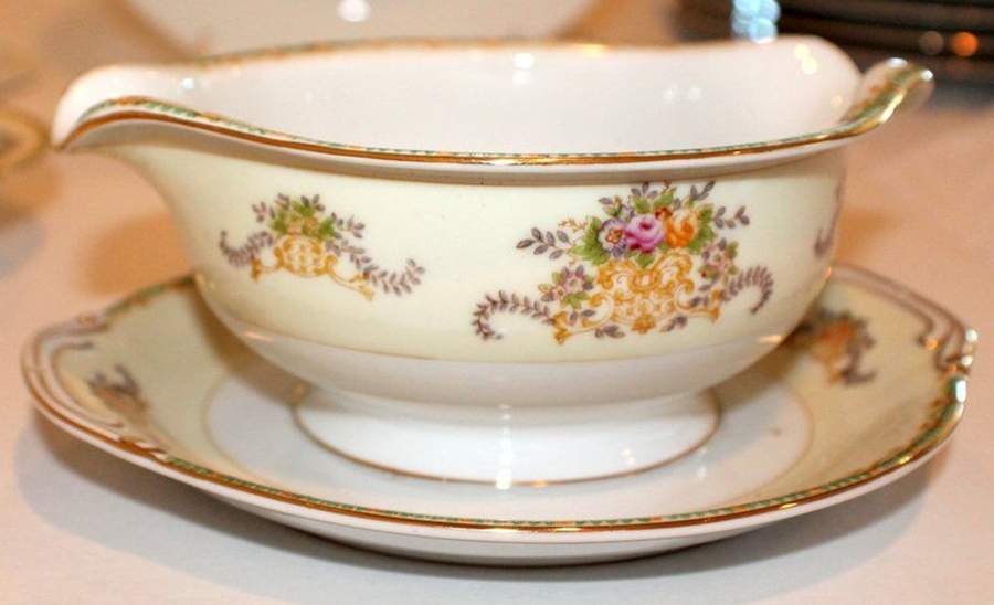 JYO38 Gravy Boat with Attached Underplate by Jyoto-1