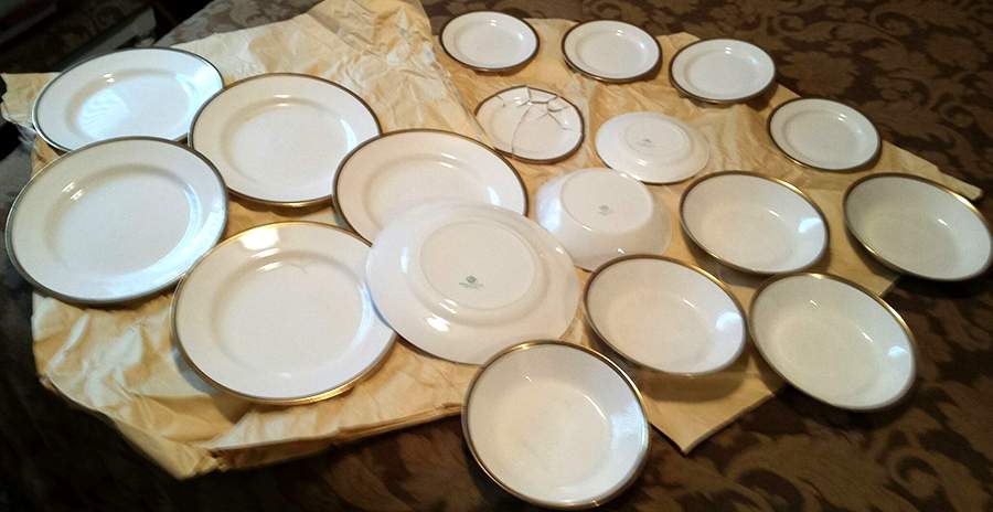 JB570 Dinner Plate by Johnson Brothers-1
