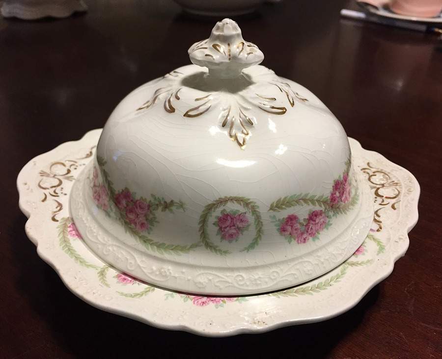 JB592 Round Covered Butter with Strainer by Johnson Brothers-1