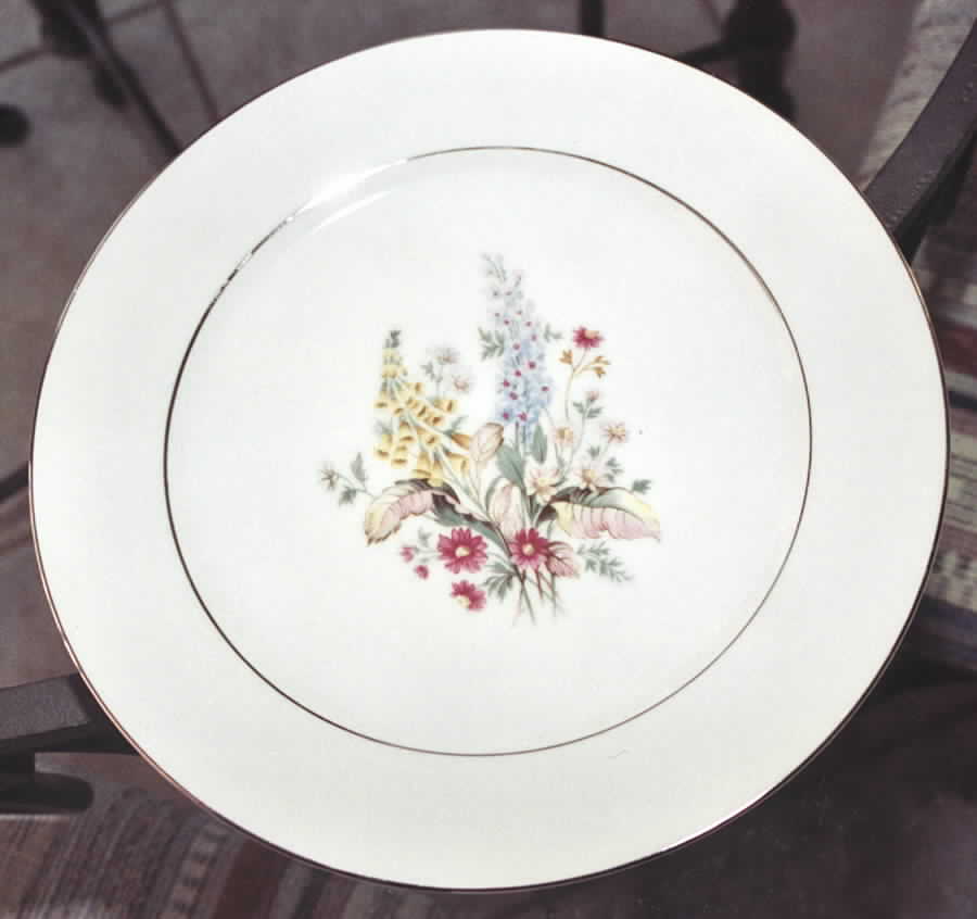 Bouquet Dinner Plate by Japan-1