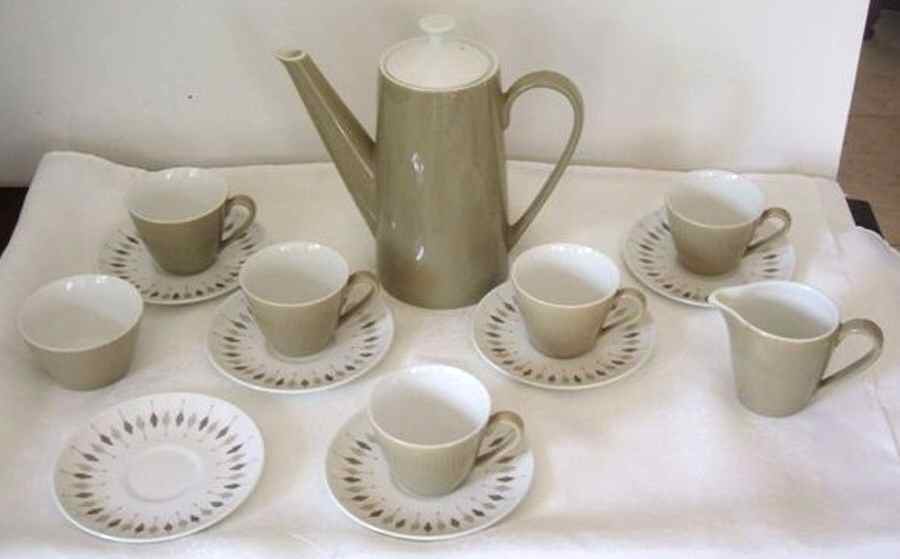 JB639 Coffee Pot & Lid by Johnson Brothers-1