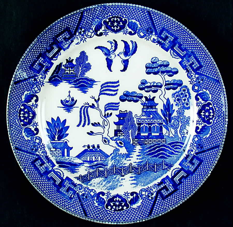 Blue Willow Luncheon Plate by Kanedai-1