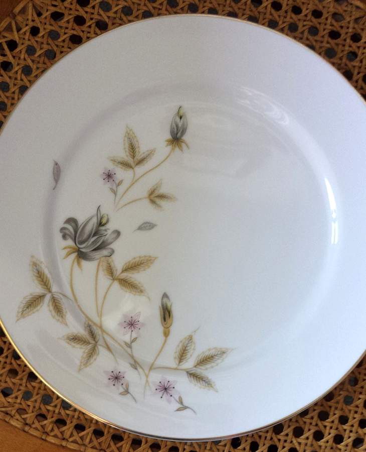 Temptation Dinner Plate by Japan-1