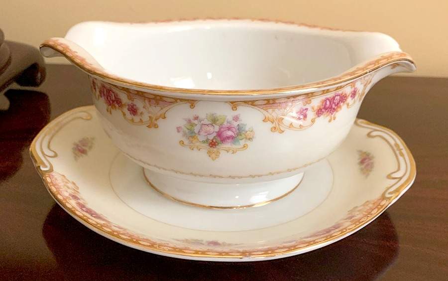 JYO49 Gravy Boat & Underplate by Jyoto-1