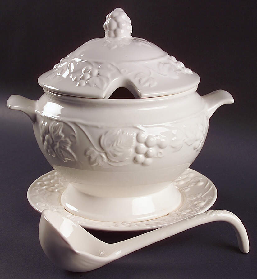 JAP304 Tureen & Lid w/Ladle & Underplate by Japan-1
