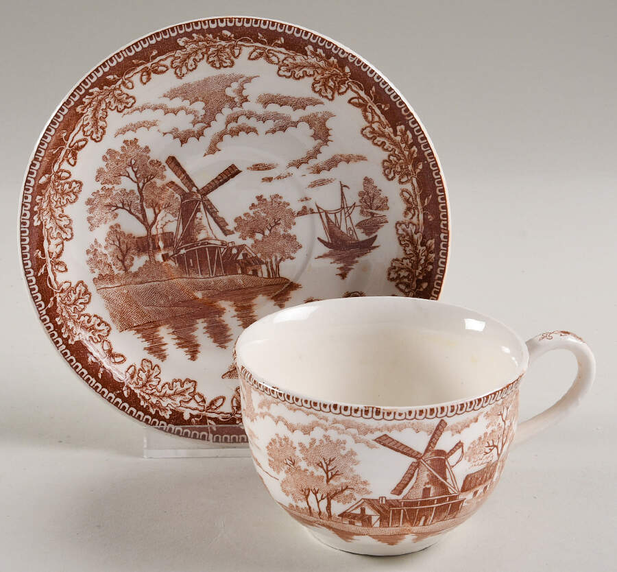 JAP82BR Flat Cup & Saucer Set by Japan-1