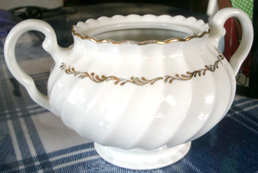 JB671 Sugar Bowl No Lid by Johnson Brothers-1