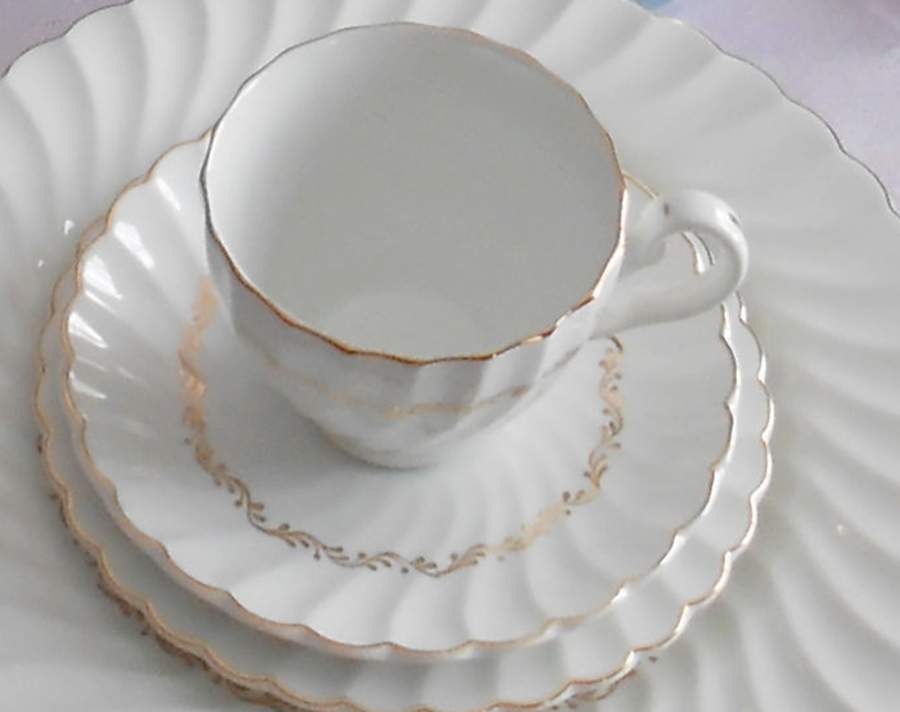 JB671 Flat Cup & Saucer Set by Johnson Brothers-1