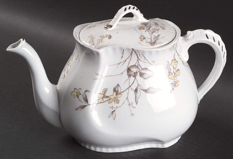 JB672 Teapot & Lid by Johnson Brothers-1