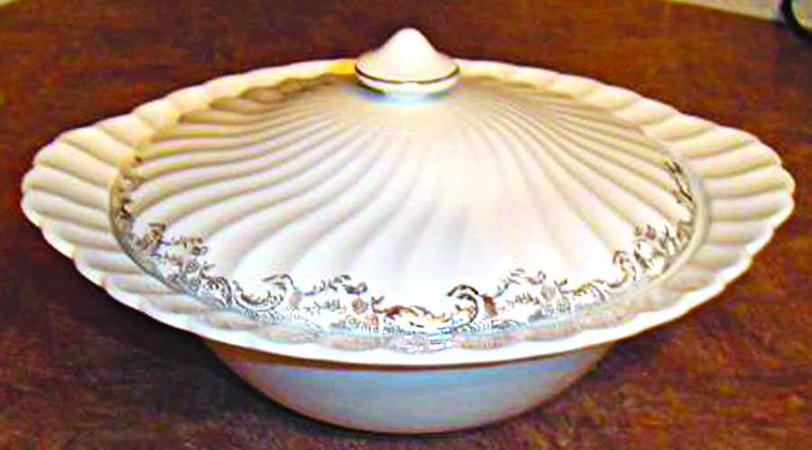 Sylvania Round Covered Vegetable by Sovereign Potters-1