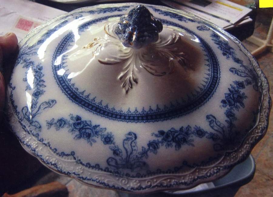 Glenwood (Flow Blue, Gold Trim) Round Covered Vegetable by Johnson Brothers-1