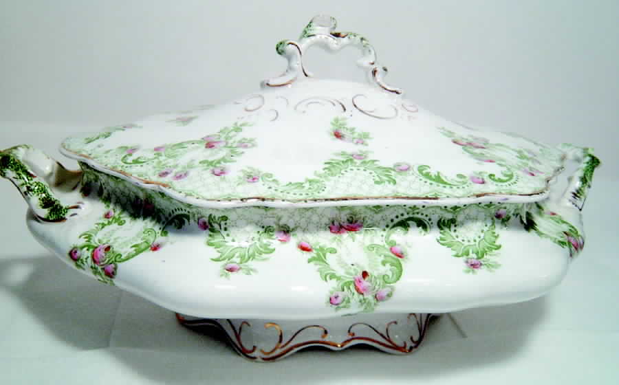 Cloverly Green (Pink Roses) Tureen &  Lid by Johnson Brothers-1