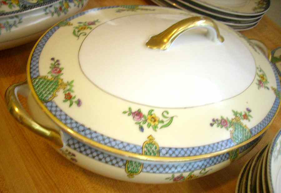 N4368 Oval Covered Vegetable by Noritake-1