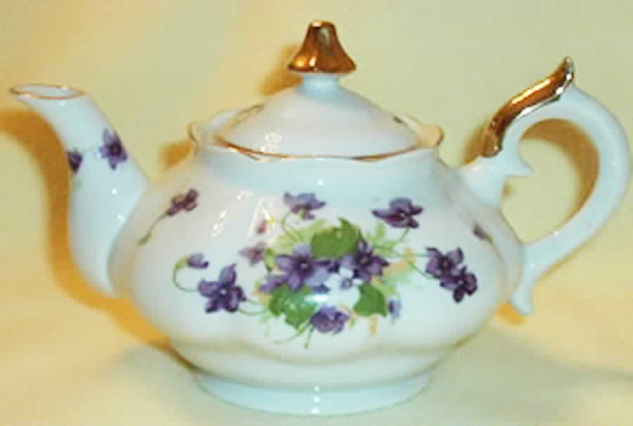 Sweet Violet Teapot & Lid by Japan-1