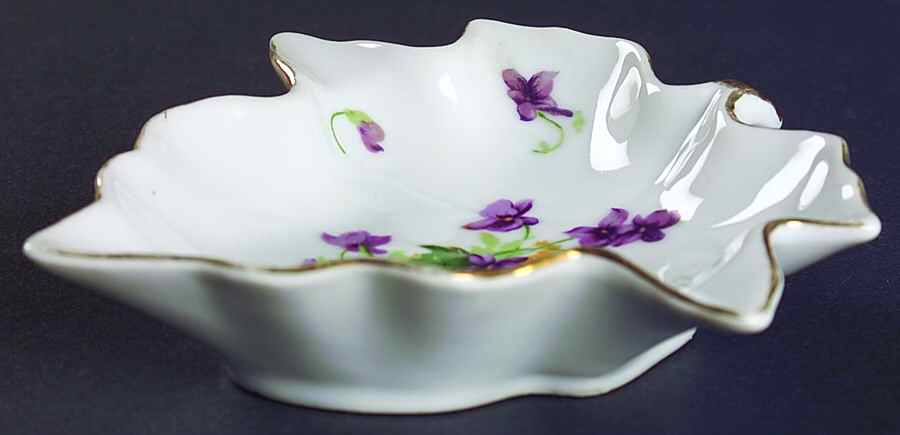 Sweet Violet 5" Leaf Dish by Japan-1