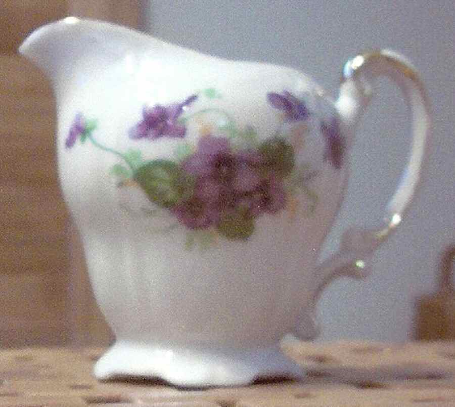 Sweet Violet Creamer by Japan-1
