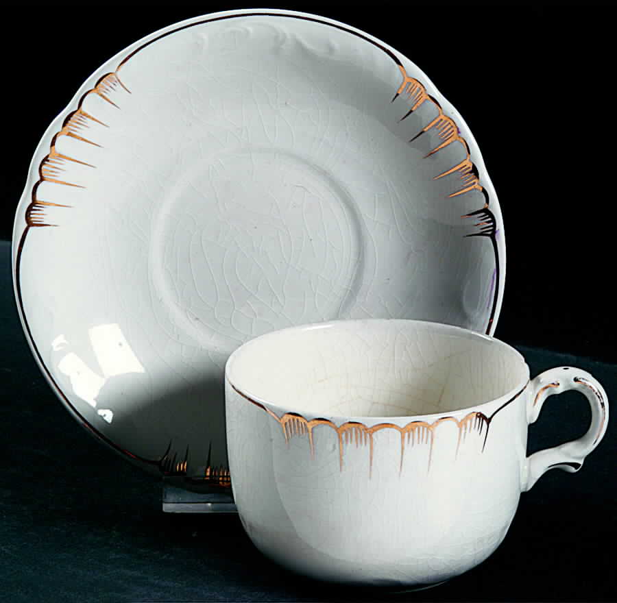 JB770 Flat Cup & Saucer Set by Johnson Brothers-1