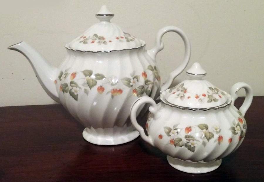 JB772 Sugar Bowl & Lid by Johnson Brothers-1