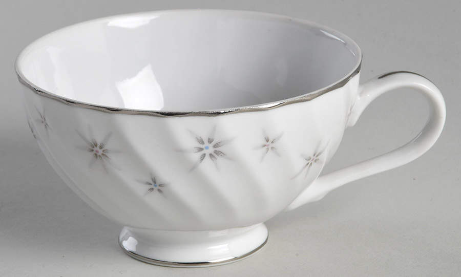 Snowburst Footed Cup by Japan-1