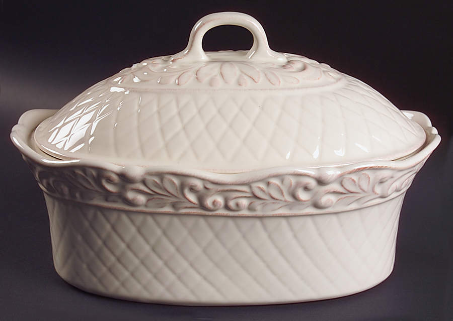 Isabella Ivory 2.5 Quart Oval Covered Casserole by JCPenney-1