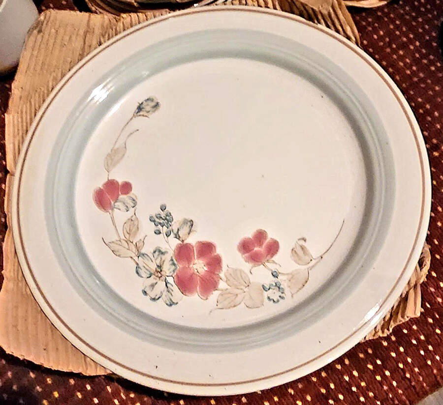 Highlands Dinner Plate by Japan-1