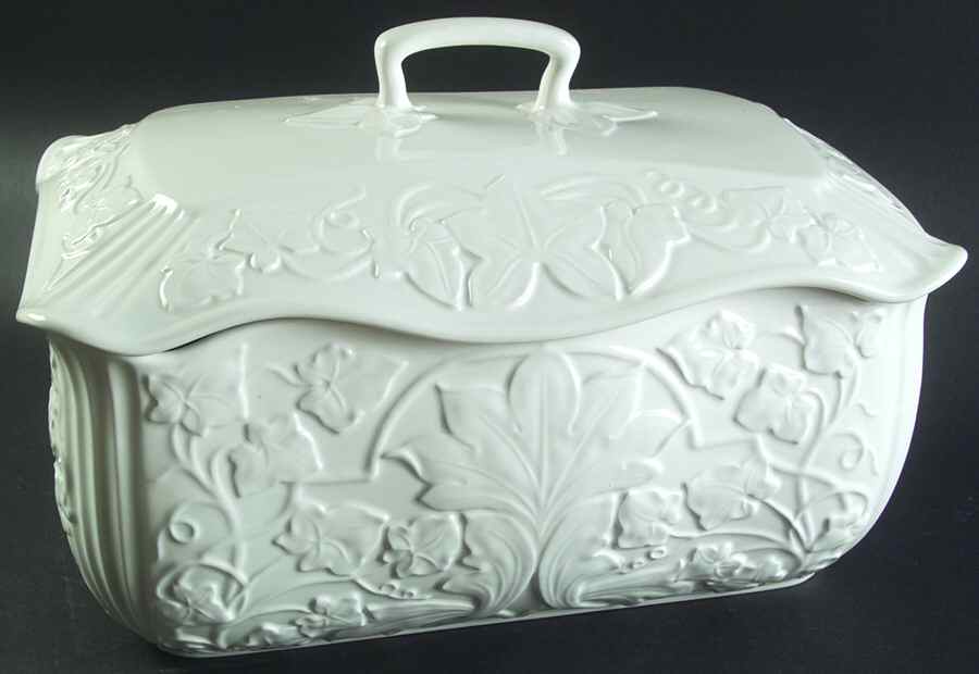 Villa Verde Bread Box & Lid by Jay Willfred-1