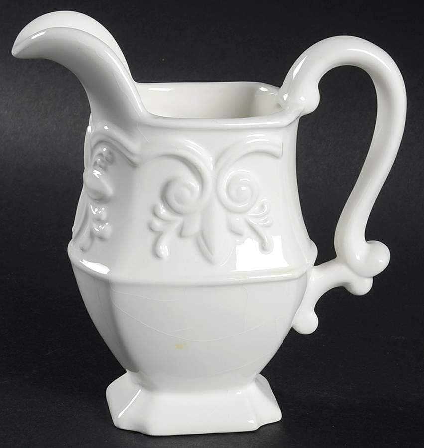 Villa Verde Creamer by Jay Willfred-1
