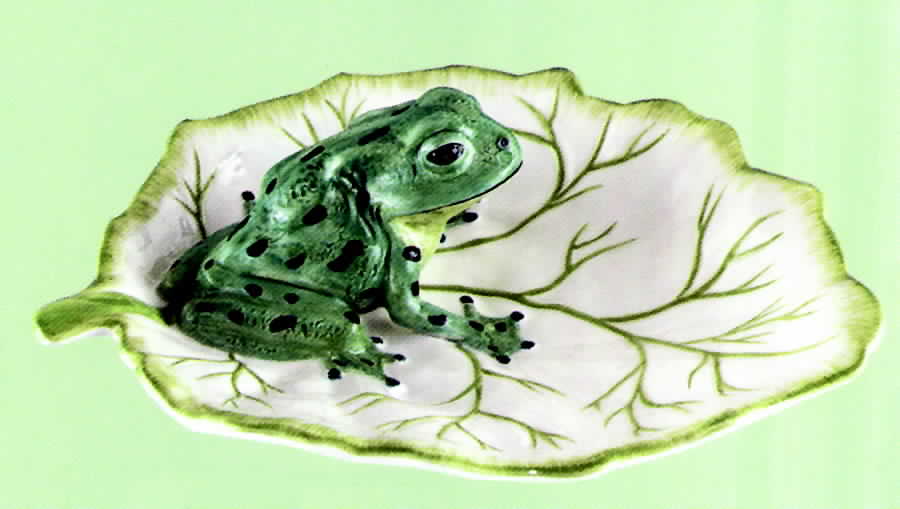 Leaps & Bounds Leaf Shaped Dish by Jay Willfred-1