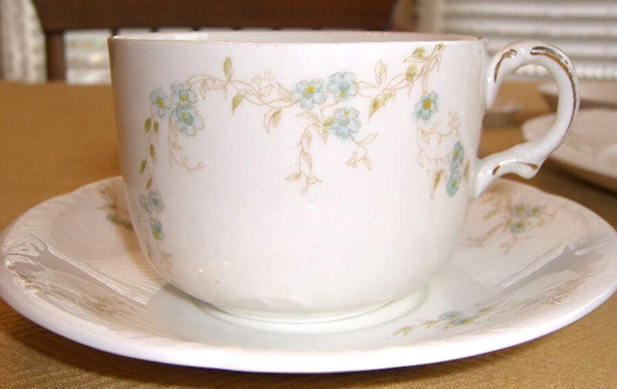JB812 Flat Cup & Saucer Set by Johnson Brothers-1