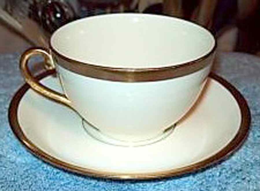 JB814 Flat Cup & Saucer Set by Johnson Brothers-1