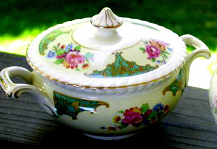 Belgravia Sugar Bowl & Lid by Johnson Brothers-1