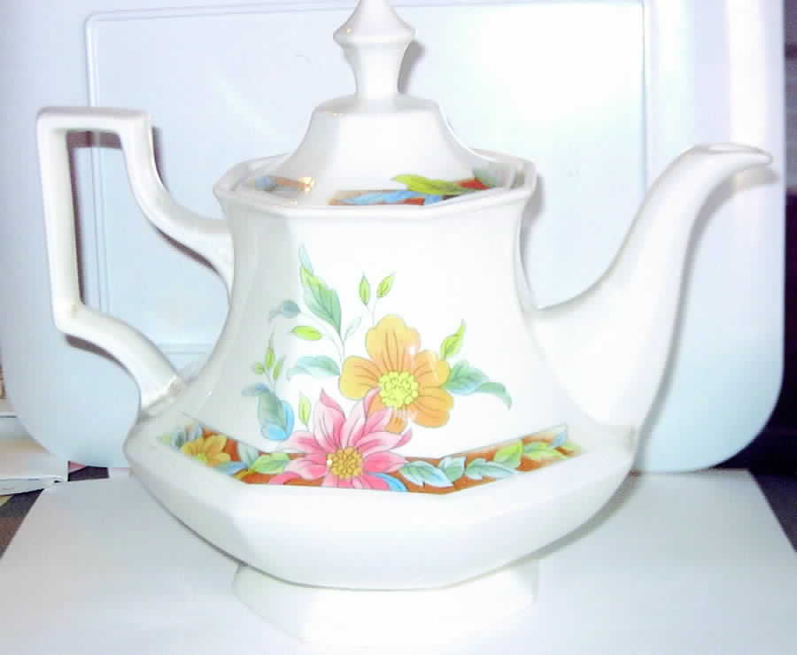 JB839 Teapot & Lid by Johnson Brothers-1