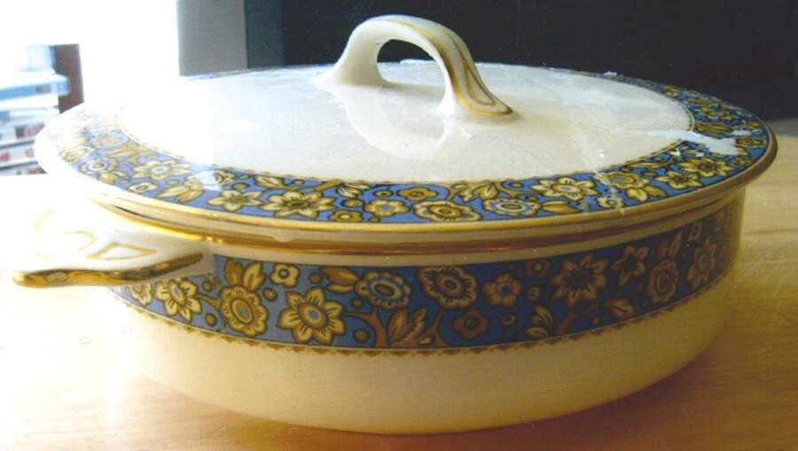 JB862 2 Qt Round Covered Casserole by Johnson Brothers-1