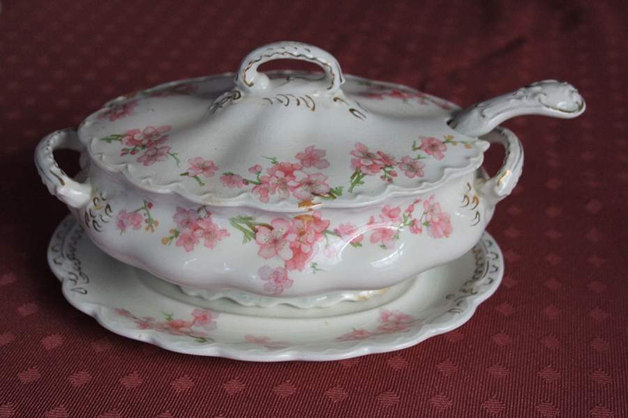 JB891 Sauce Boat & Lid & Underplate & Ladle by Johnson Brothers-1
