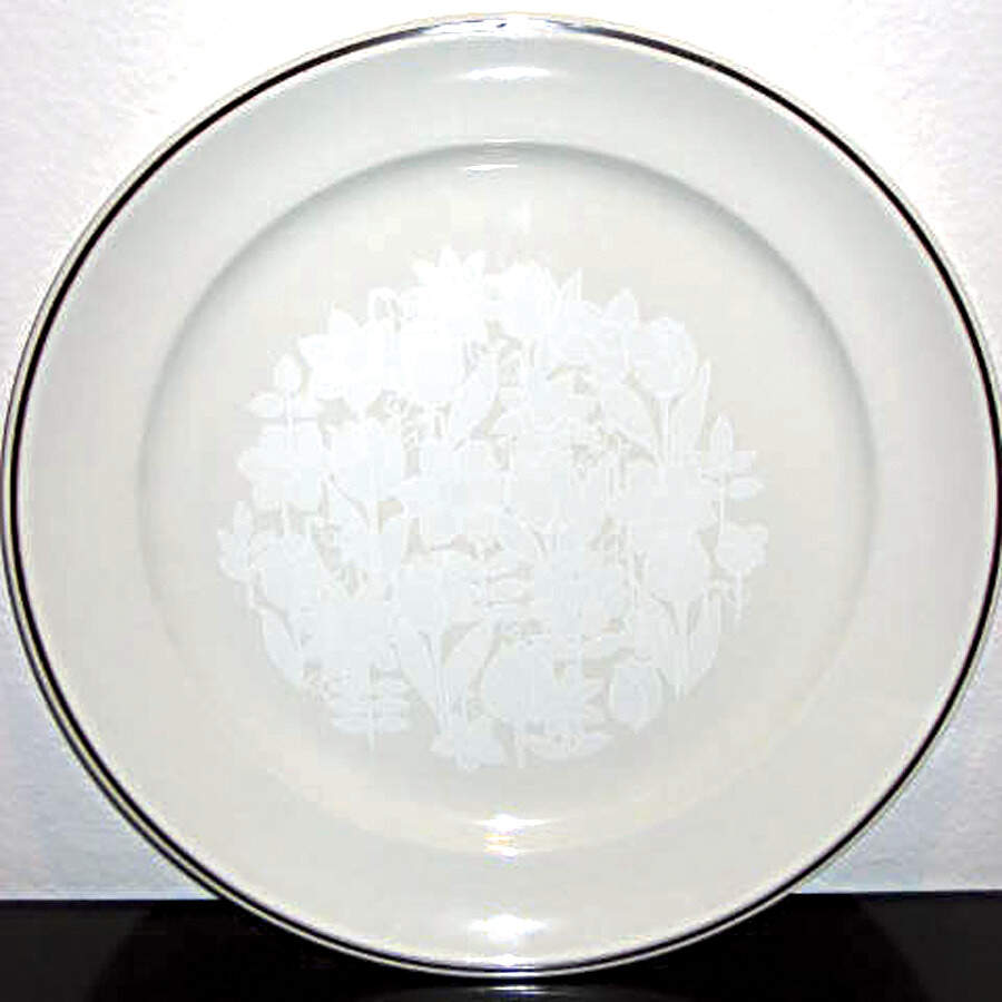 Snow Flowers Chop Plate (Round Platter) by Johnson Brothers-1