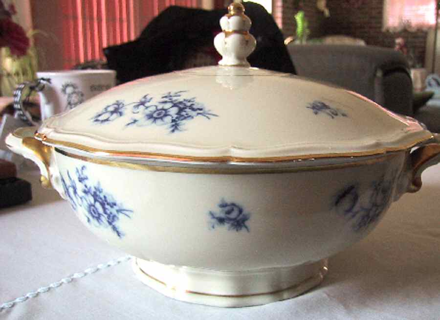 JOH340 Round Covered Vegetable by Johann Haviland-1