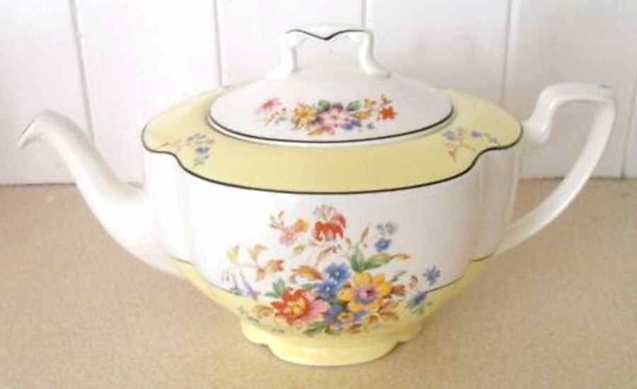 JB935 Teapot & Lid by Johnson Brothers-1